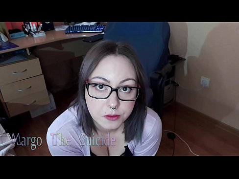 ❤️ Сэксуальная дзяўчына ў акулярах глыбока адсмоктвае фалаімітатар на камеру Чортнае відэа  у нас be.3dhentaix.ru ️❤